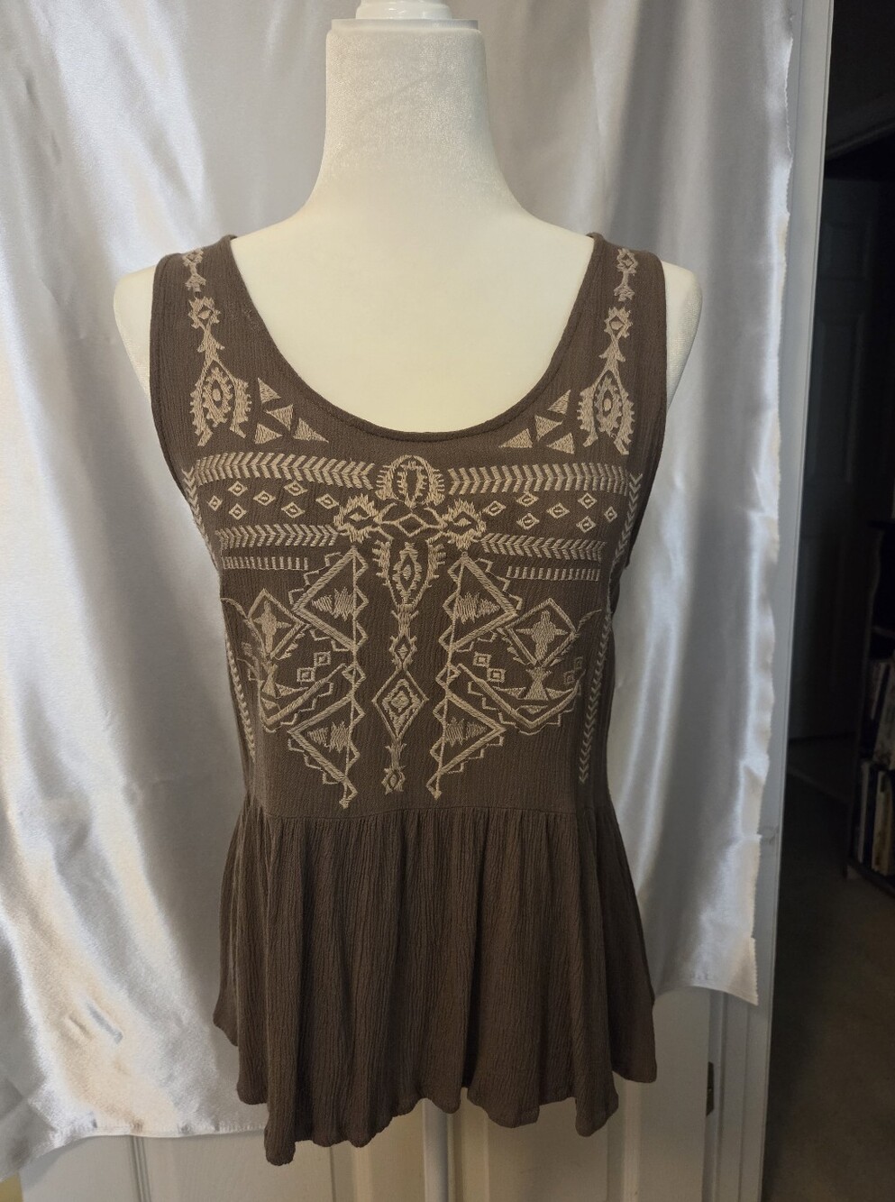 Umgee USA Embroidered Taupe Top - M